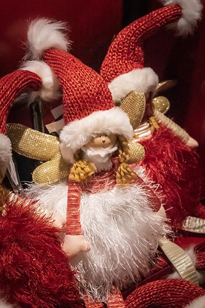 Marché de Noël 2022 - fée de Noël dans les tons rouges et blancs